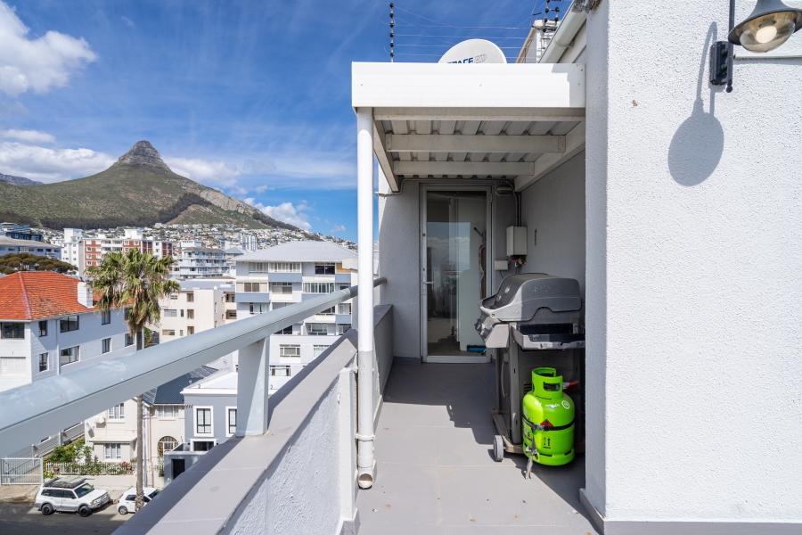 2 Bedroom Property for Sale in Sea Point Western Cape